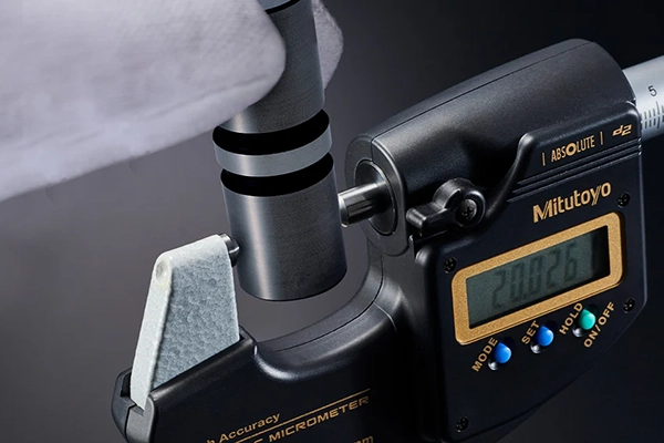 Mitutoyo profesionalus skaitmeninis mikrometras tiksliems pramoniniams matavimams